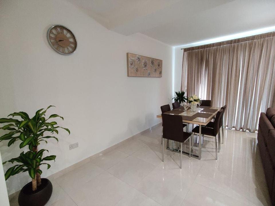 Beautiful, Sea View 2 Bedrooms Apartment, Marsalforn, Gozo ภายนอก รูปภาพ